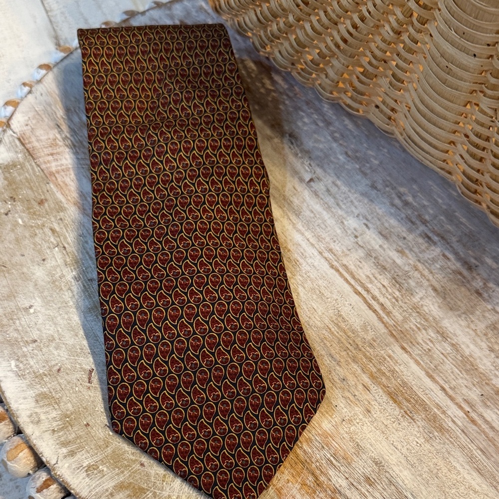 Tommy Hilfiger Men's Classic 100% Silk Tie Red, Black and Gold
